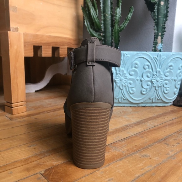 block heels! - Picture 4 of 5